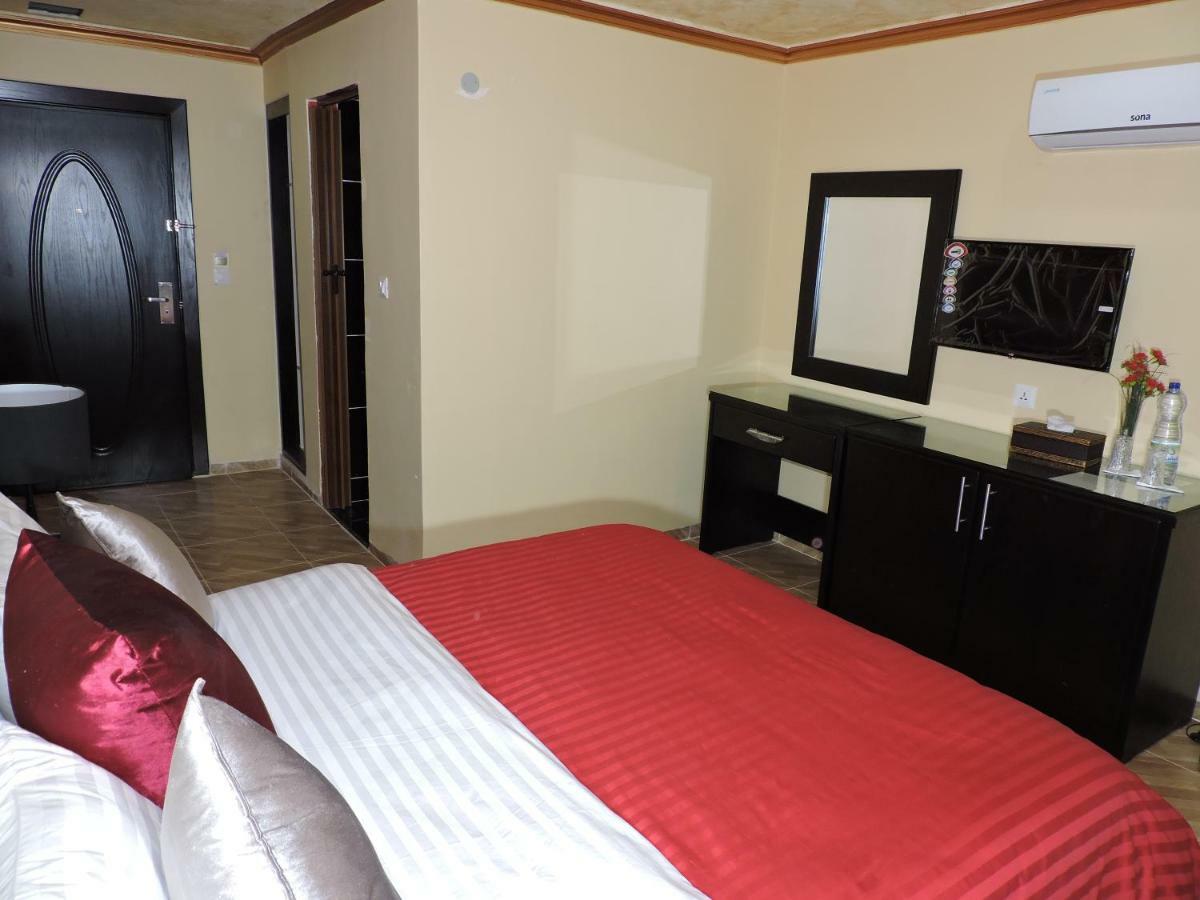 Valentine Inn Luxury Вади Муса Экстерьер фото