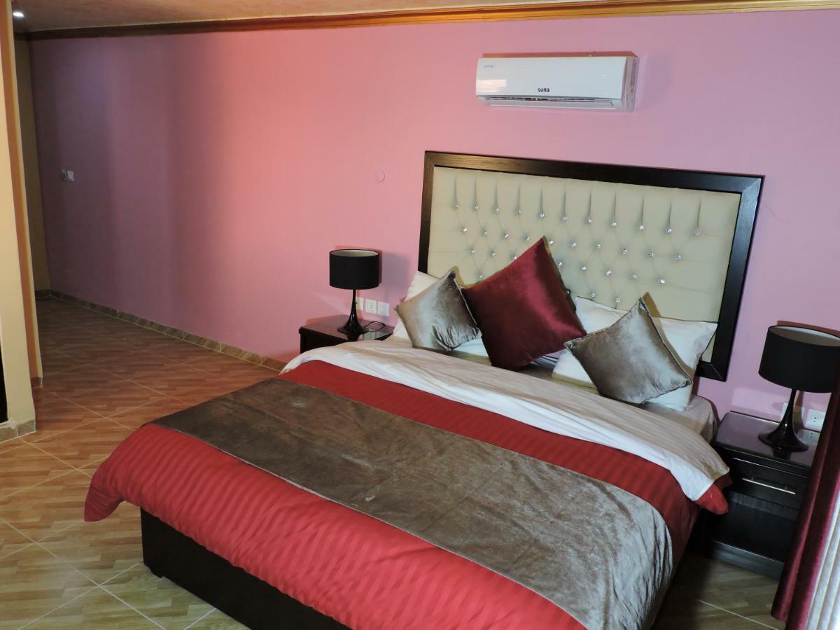 Valentine Inn Luxury Вади Муса Экстерьер фото