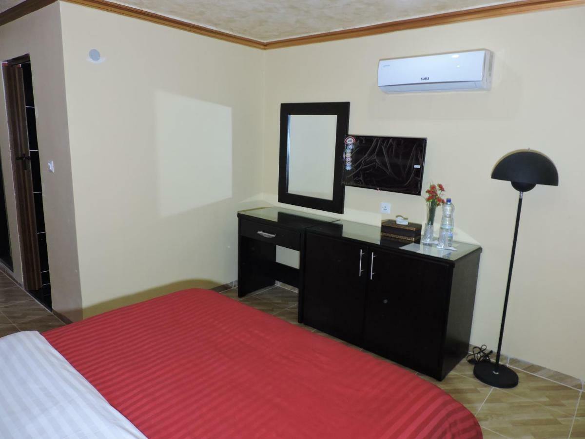 Valentine Inn Luxury Вади Муса Экстерьер фото