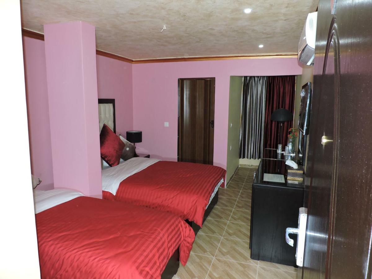 Valentine Inn Luxury Вади Муса Экстерьер фото