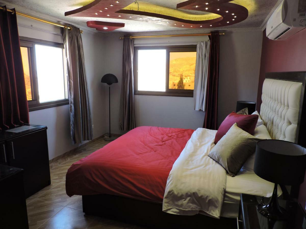 Valentine Inn Luxury Вади Муса Экстерьер фото