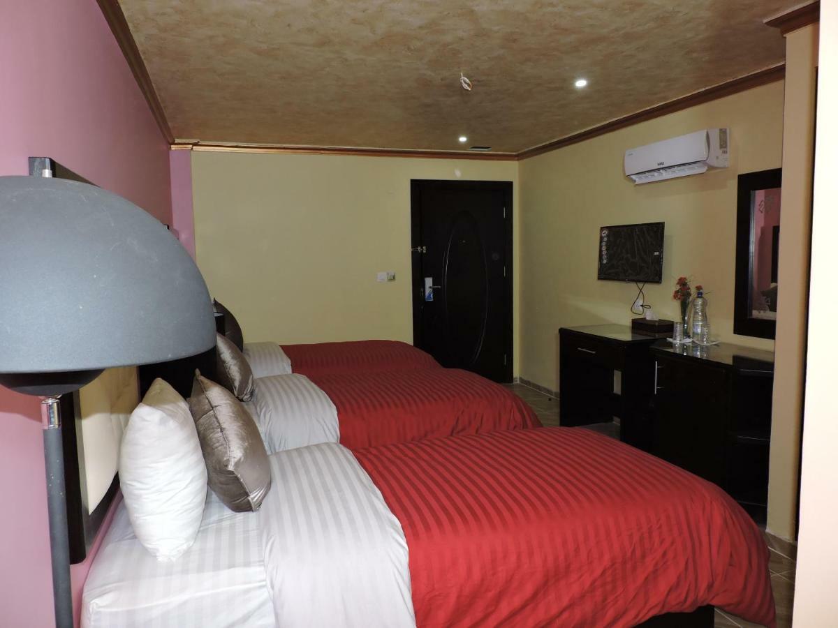 Valentine Inn Luxury Вади Муса Экстерьер фото