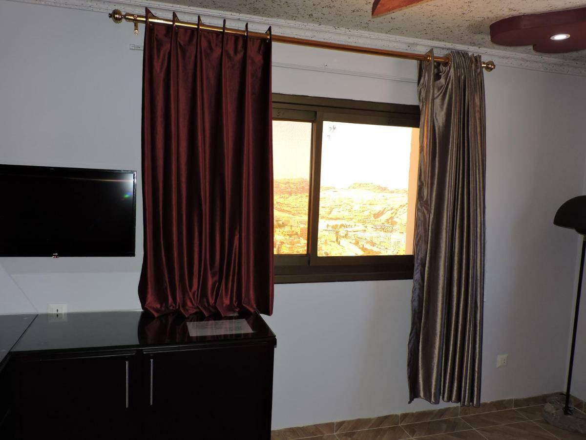 Valentine Inn Luxury Вади Муса Экстерьер фото