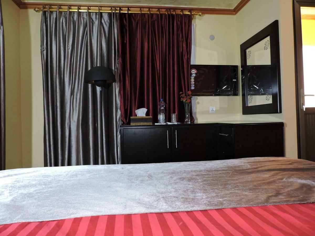 Valentine Inn Luxury Вади Муса Экстерьер фото