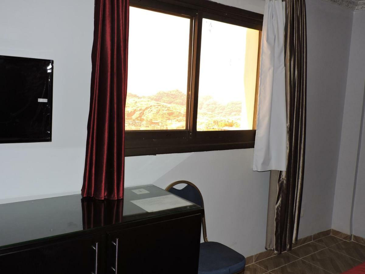Valentine Inn Luxury Вади Муса Экстерьер фото